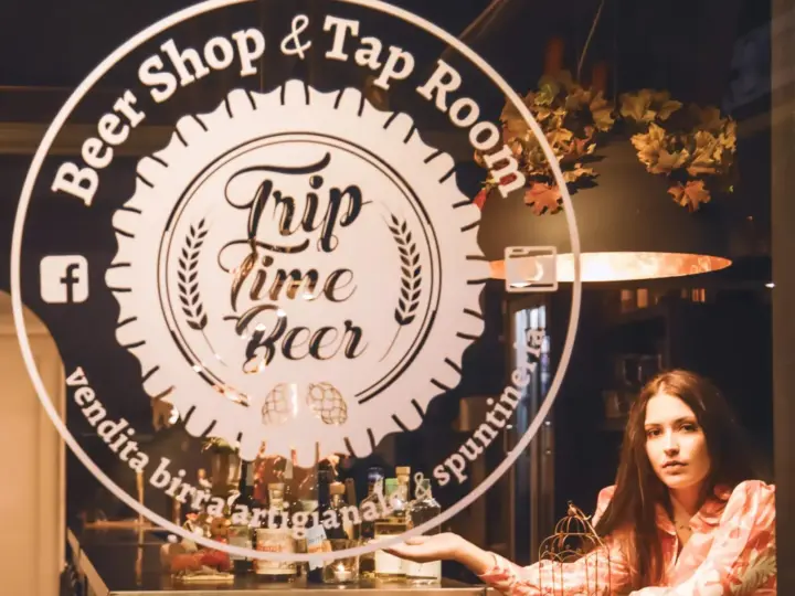 La vetrina di Trip Time Beer in Corso Roma a Montecatini Terme